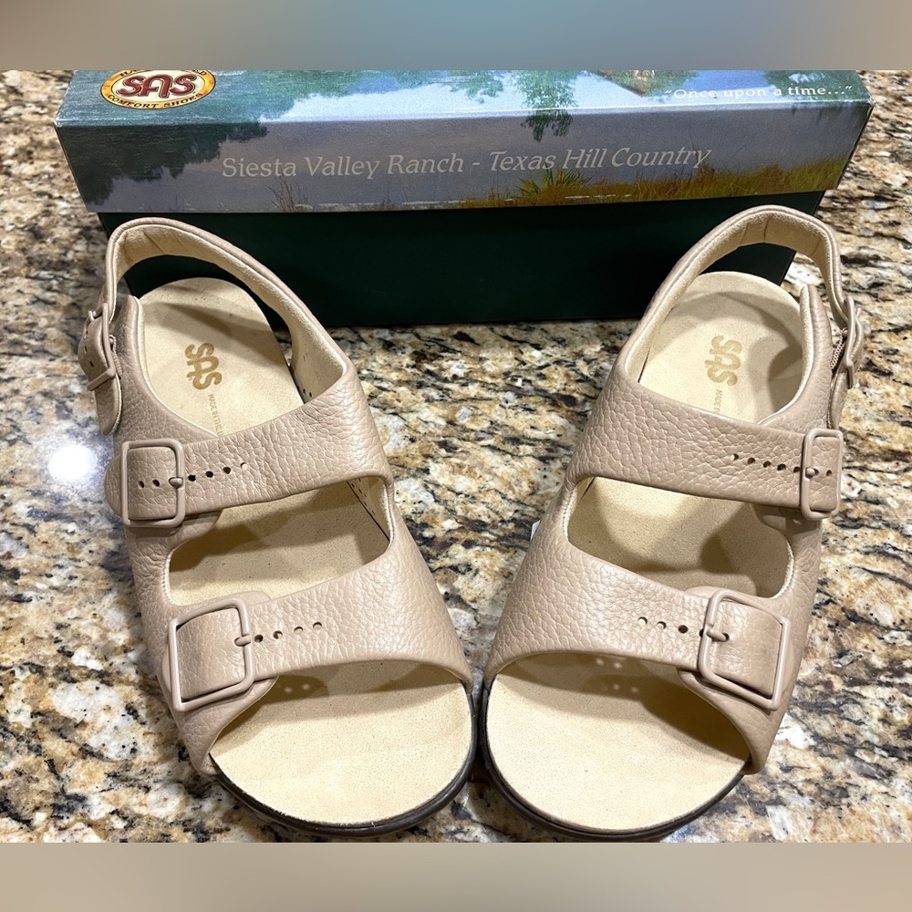 NWT SAS Relaxed walking sandal sz 8 1/2 Narrow